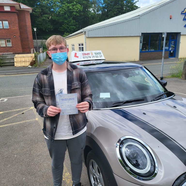 Kayliegh smashing 1st time pass at Llanelli Test centre and giving 5 start review