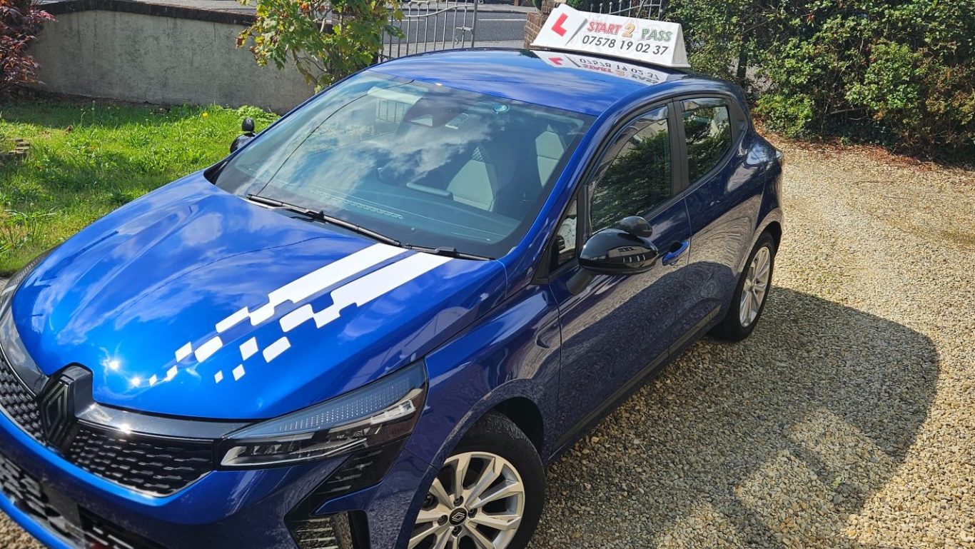 start 2 pass iron blue Clio waiting for next learner at Penygroes 